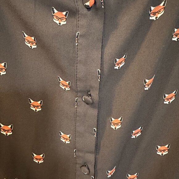 Torrid Gray Short Sleeved Blouse w/ Fox Print and Button Up Back-Size 1 - Picture 6 of 6